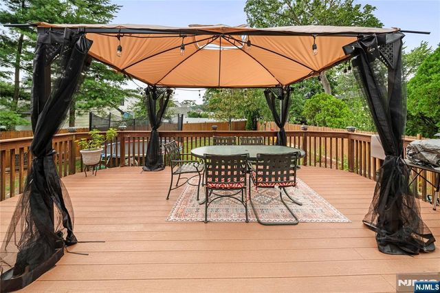 1 Hazley Court, Rochelle Park, NJ 07662