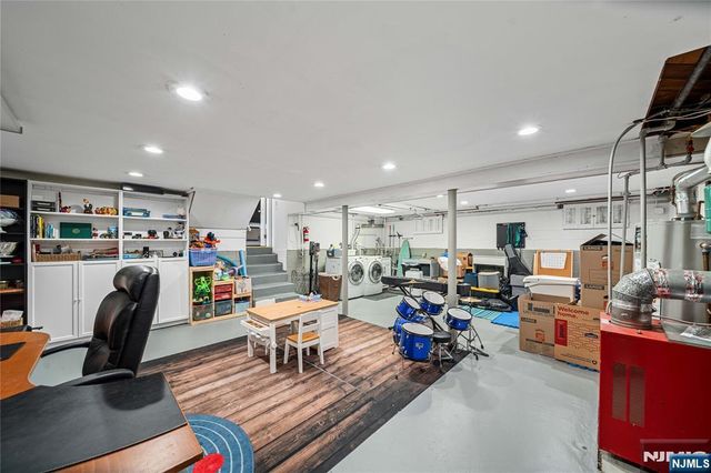 1 Hazley Court, Rochelle Park, NJ 07662