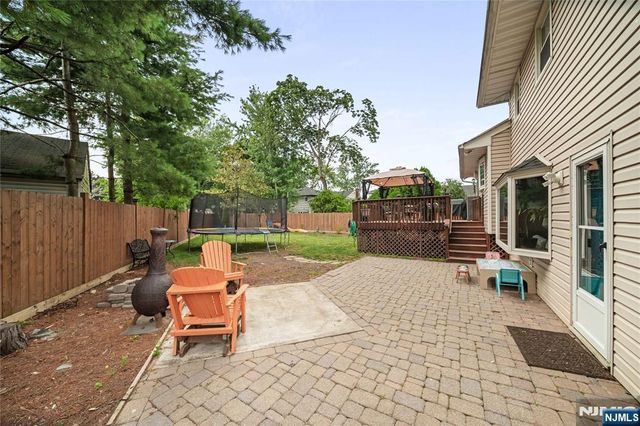 1 Hazley Court, Rochelle Park, NJ 07662