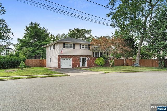 1 Hazley Court, Rochelle Park, NJ 07662