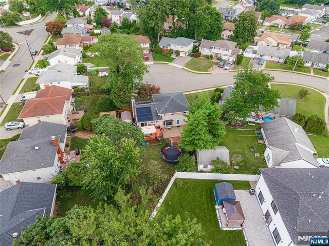1 Hazley Court, Rochelle Park, NJ 07662