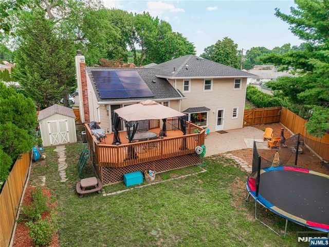 1 Hazley Court, Rochelle Park, NJ 07662