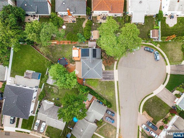 1 Hazley Court, Rochelle Park, NJ 07662