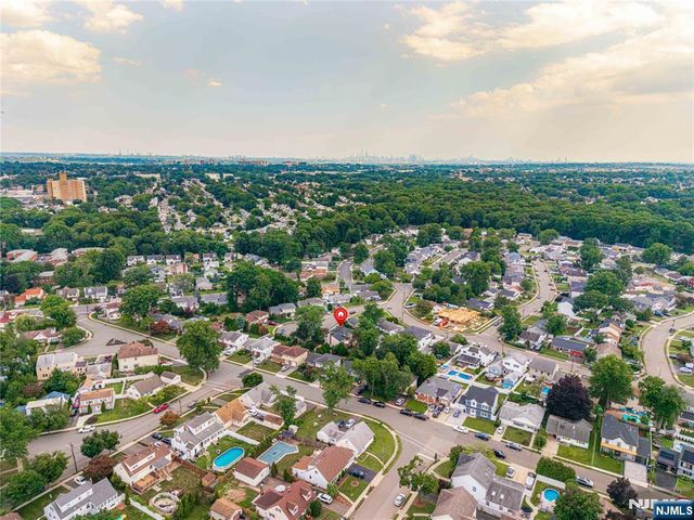 1 Hazley Court, Rochelle Park, NJ 07662