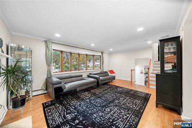 1 Hazley Court, Rochelle Park, NJ 07662