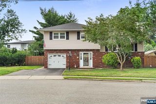 1 Hazley Court, Rochelle Park, NJ 07662