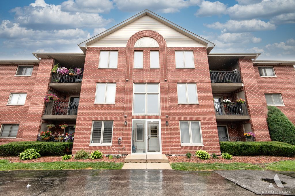 11110 E Cove Circle 2A, Palos Hills, IL 60465