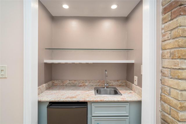 179 Old Bridge Lake, Houston, TX 77069