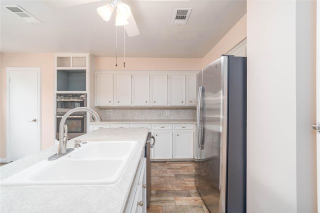 179 Old Bridge Lake, Houston, TX 77069