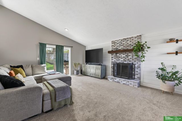 5940 S 137th Circle, Omaha, NE 68137