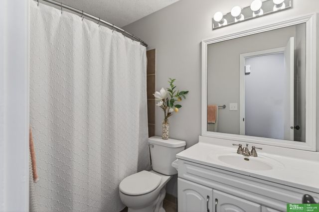 5940 S 137th Circle, Omaha, NE 68137