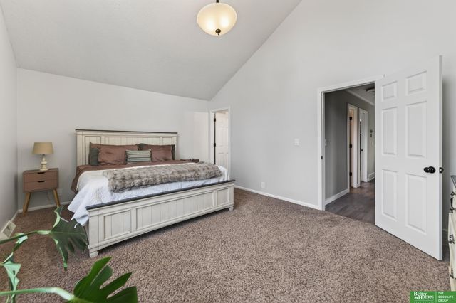 5940 S 137th Circle, Omaha, NE 68137