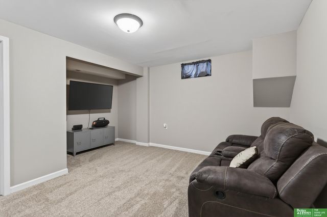 5940 S 137th Circle, Omaha, NE 68137