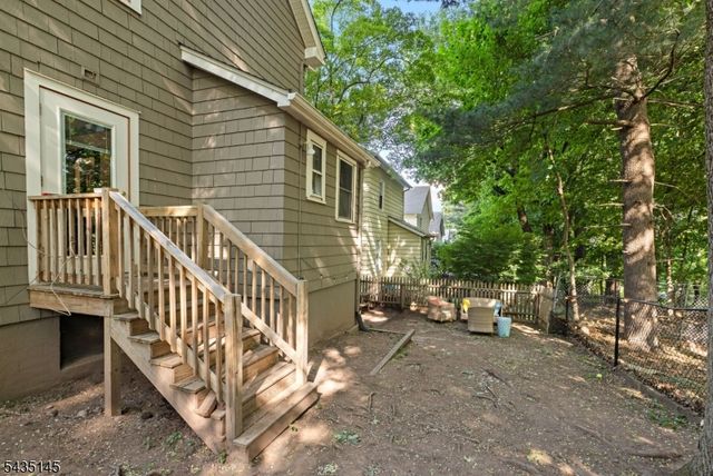 51 Ridgehurst Rd, West Orange Twp., NJ 07052