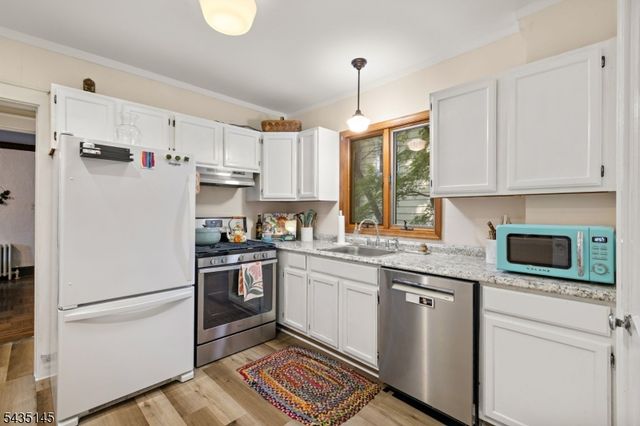 51 Ridgehurst Rd, West Orange Twp., NJ 07052