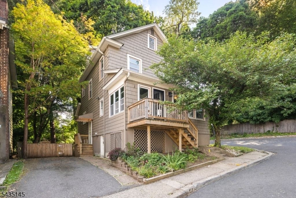 51 Ridgehurst Rd, West Orange Twp., NJ 07052