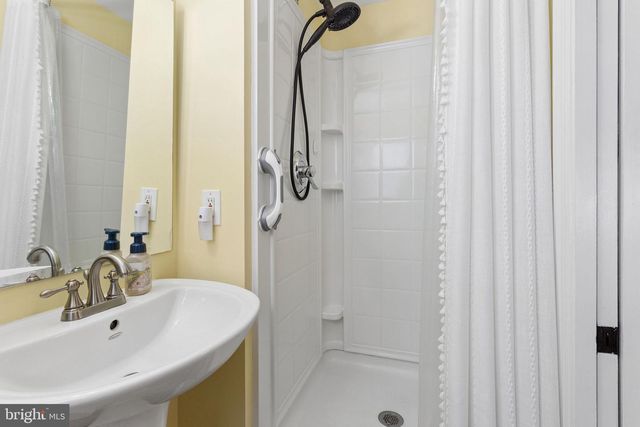 65 CALDWELL AVE, Marlton, NJ 08053