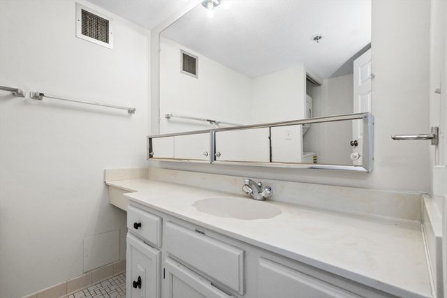 250 Hammond Pond Parkway 707S, Newton, MA 02467