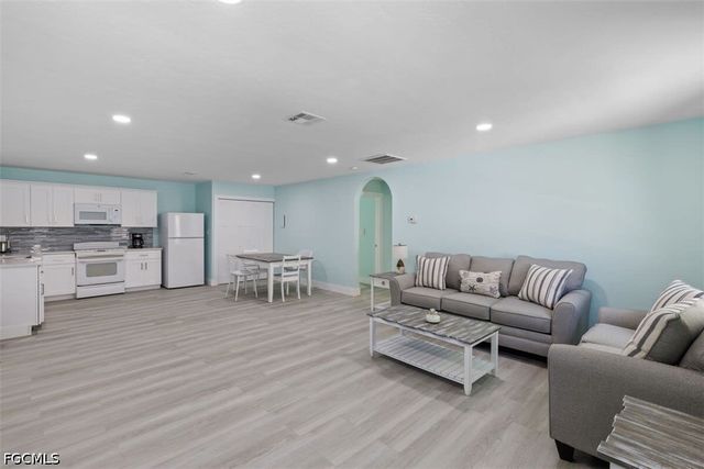 27900-902 Vermont ST, Bonita Springs, FL 34135