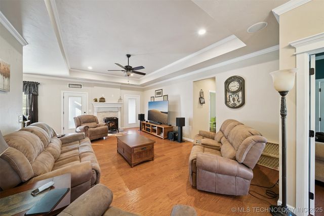 466 N Keypoint Drive, Sand Springs, OK 74063