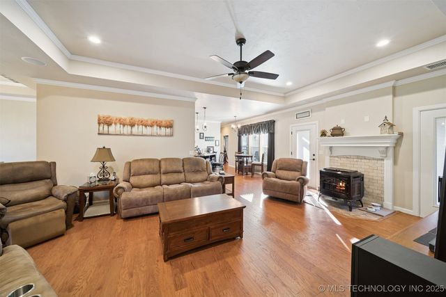 466 N Keypoint Drive, Sand Springs, OK 74063