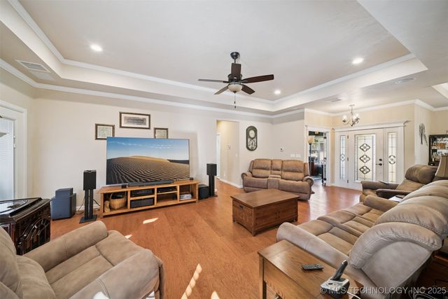 466 N Keypoint Drive, Sand Springs, OK 74063