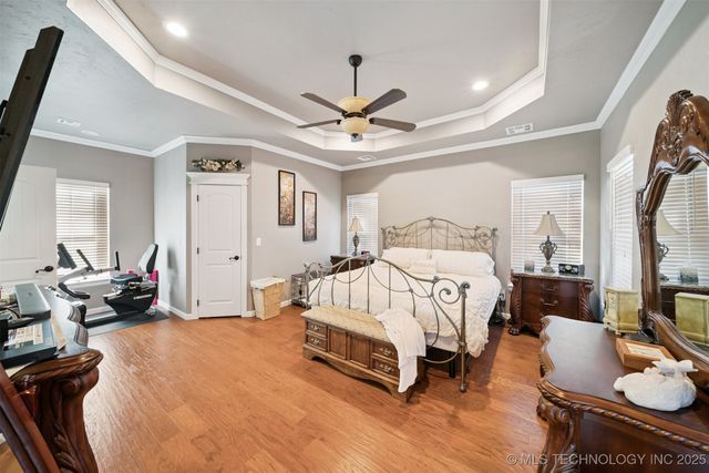 466 N Keypoint Drive, Sand Springs, OK 74063