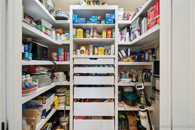 466 N Keypoint Drive, Sand Springs, OK 74063