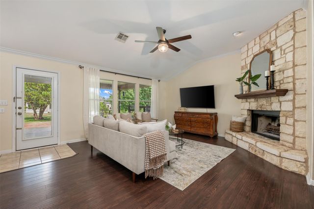 212 Bronco BLVD, Liberty Hill, TX 78642
