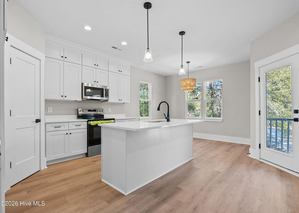 Image 2 of property listing at 4926 Oleander Drive Unit B, Wilmington, NC 28403