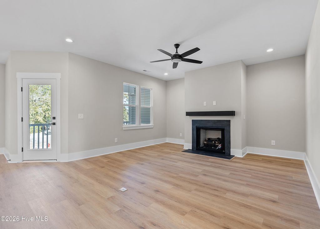 Image 4 of property listing at 4926 Oleander Drive Unit B, Wilmington, NC 28403