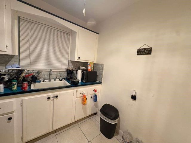 18707 NE 2nd Ave 919, Miami, FL 33179