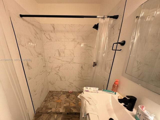 18707 NE 2nd Ave 919, Miami, FL 33179