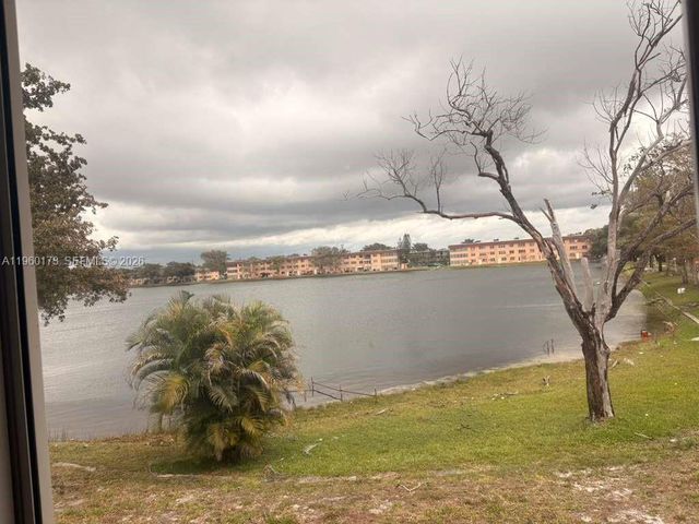 18707 NE 2nd Ave 919, Miami, FL 33179