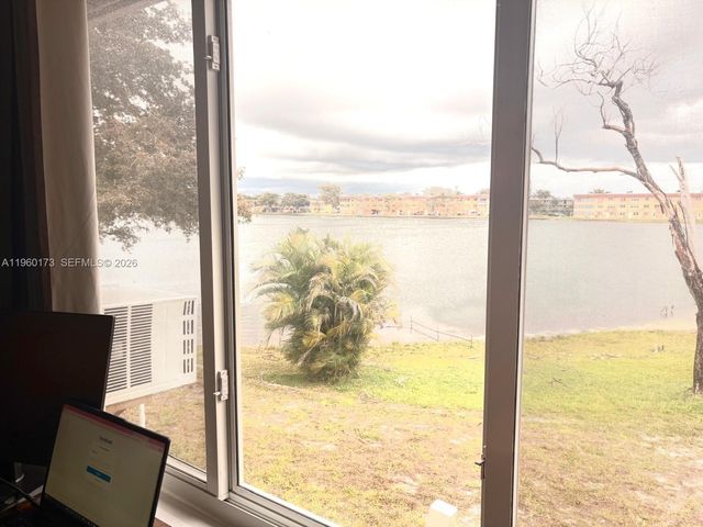 18707 NE 2nd Ave 919, Miami, FL 33179