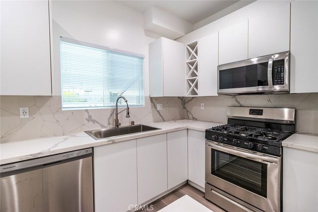 2152 S West View, Los Angeles, CA 90016