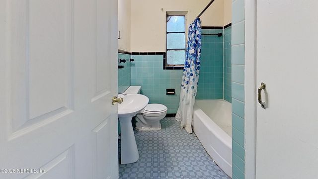 607 GARDEN CLIFF Court, Jacksonville, FL 32211