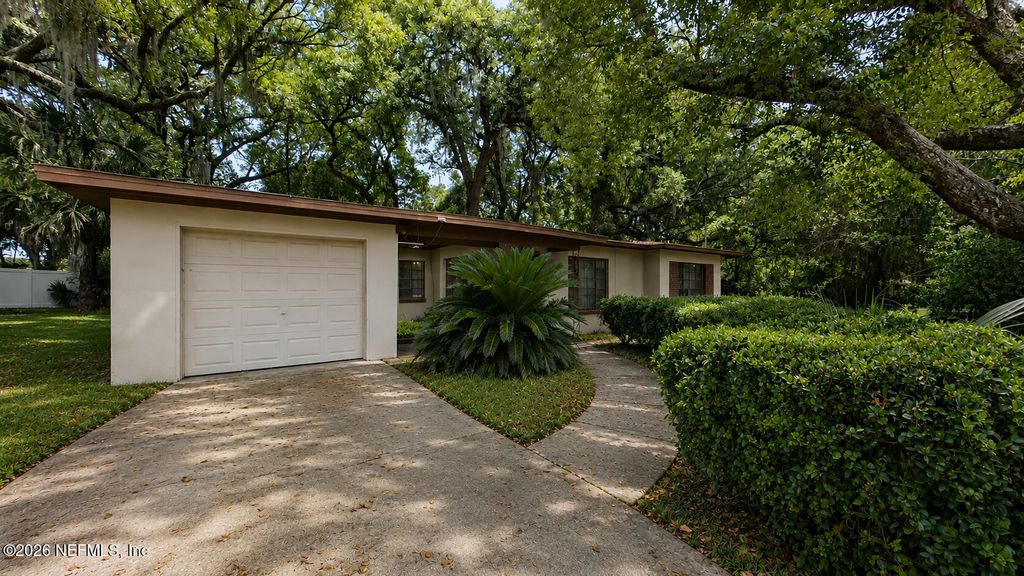 607 GARDEN CLIFF Court, Jacksonville, FL 32211
