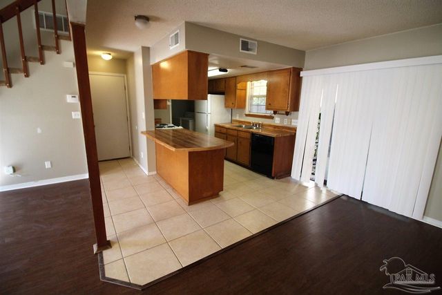 6930 Heather Oaks Dr, Pensacola, FL 32506