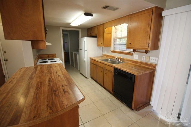 6930 Heather Oaks Dr, Pensacola, FL 32506