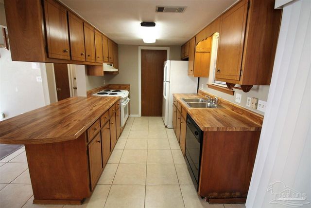 6930 Heather Oaks Dr, Pensacola, FL 32506