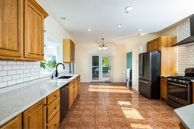 3208 E Buried Oak Drive, Crete, IL 60417