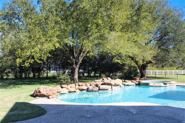 19907 Stone Lake Circle, Tomball, TX 77377