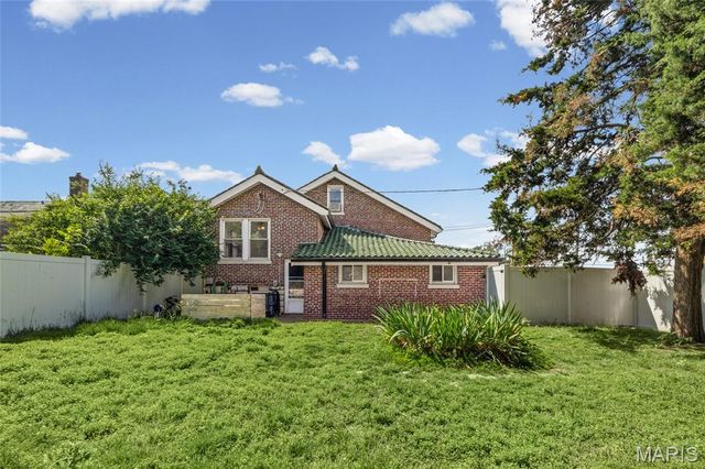 8923 Gravois Road, Affton, MO 63123