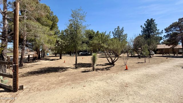 2342 W Avenue N, Palmdale, CA 93551