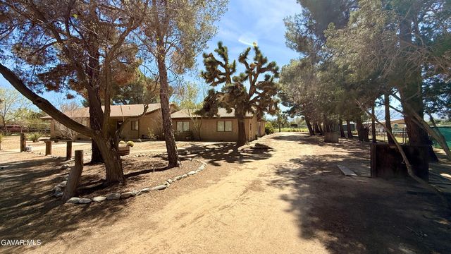 2342 W Avenue N, Palmdale, CA 93551