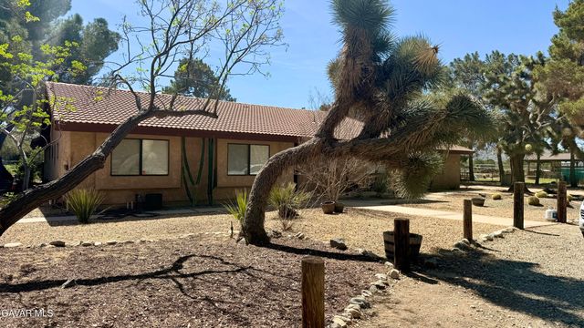 2342 W Avenue N, Palmdale, CA 93551