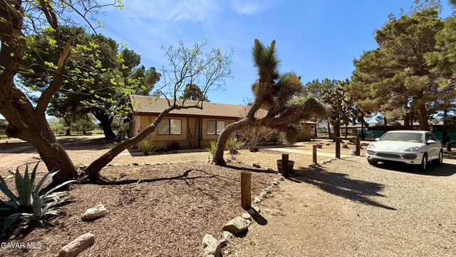 2342 W Avenue N, Palmdale, CA 93551