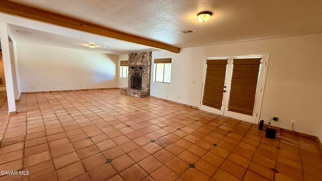 2342 W Avenue N, Palmdale, CA 93551