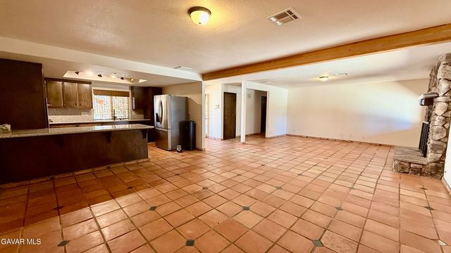 2342 W Avenue N, Palmdale, CA 93551